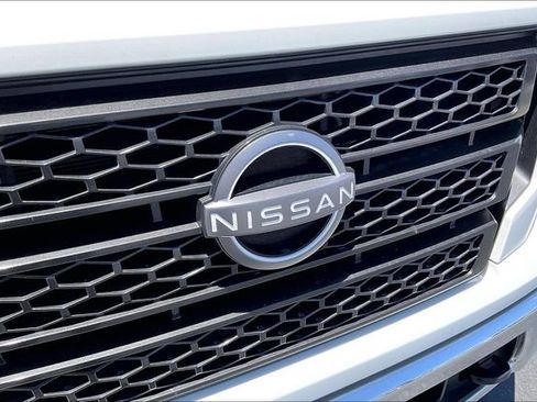 Used 2023 Nissan Titan SV AWD/4WD image 30