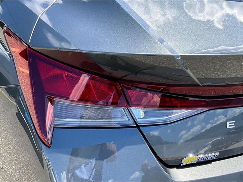 Used 2025 Hyundai Elantra SE FWD image 32