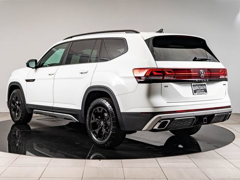 Used 2025 Volkswagen Atlas Peak Edition SE AWD/4WD image 6