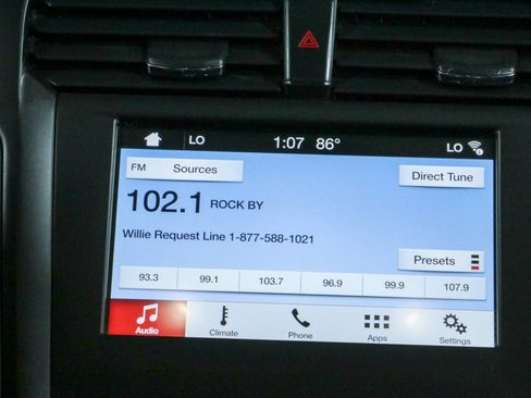 Used 2018 Ford Fusion SE w/ Equipment Group 201A FWD image 19