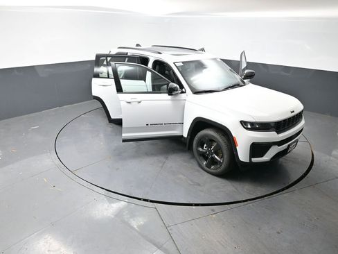 New 2026 Jeep Grand Cherokee Limited w/ Limited Altitude Package AWD/4WD image 47