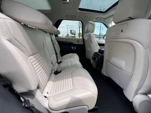 Used 2024 Land Rover Discovery S image 15