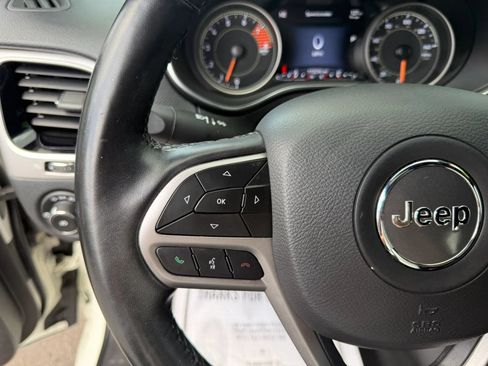 Used 2019 Jeep Cherokee High Altitude AWD/4WD image 18