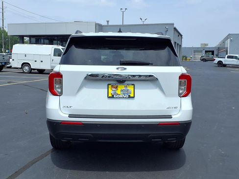 Used 2024 Ford Explorer XLT AWD/4WD image 23