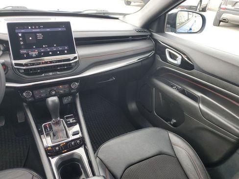 Used 2024 Jeep Compass Trailhawk image 16