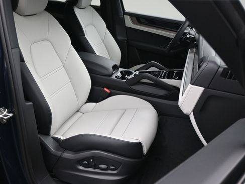 Certified 2026 Porsche Cayenne Coupe AWD/4WD image 10