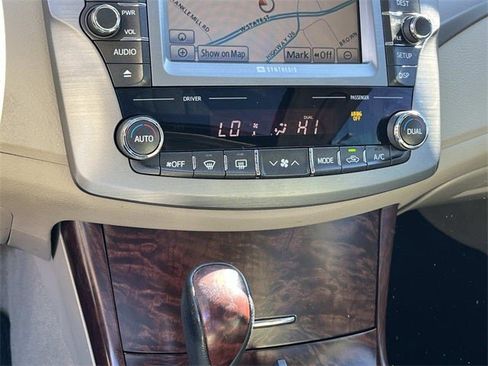 Used 2011 Toyota Avalon Limited image 31