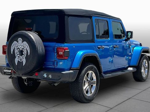 Used 2022 Jeep Wrangler Unlimited Sahara w/ LED Lighting Group AWD/4WD image 12