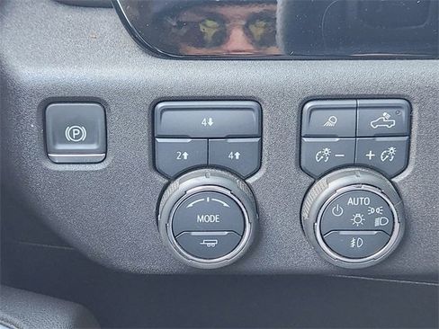 Certified 2025 Chevrolet Silverado 2500 LT w/ Safety Package image 17