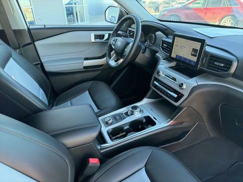 Used 2024 Ford Explorer XLT w/ Equipment Group 202A image 28