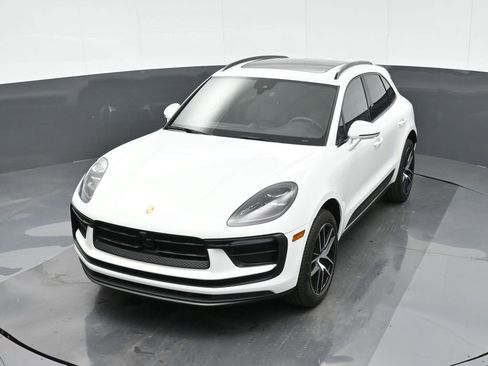 Certified 2025 Porsche Macan image 33