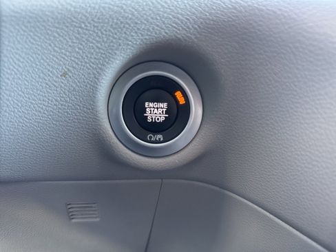 Used 2024 Chrysler Pacifica Touring-L image 24