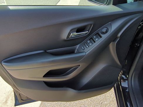 Used 2022 Chevrolet Trax LS w/ Tint and Cruise Package image 19