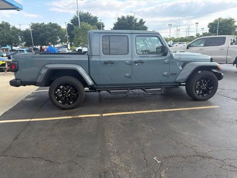Used 2024 Jeep Gladiator Sport AWD/4WD image 5