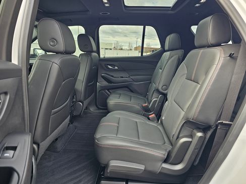 Used 2023 Chevrolet Traverse RS image 45