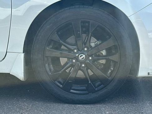 Used 2017 Nissan Altima 2.5 SR w/ Midnight Edition Package FWD image 11