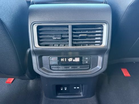 Used 2025 Volkswagen Atlas SE FWD image 27