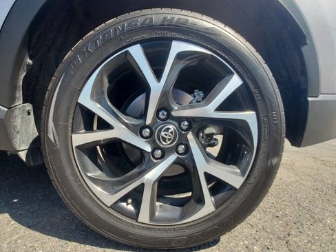 Used 2018 Toyota C-HR XLE image 26