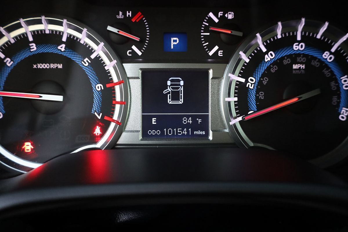 Used 2018 Toyota 4Runner SR5 AWD/4WD image 27