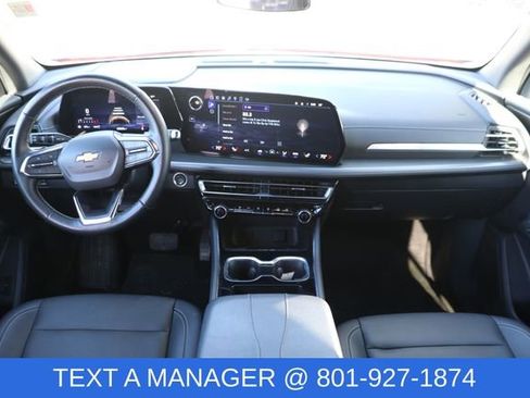 Used 2025 Chevrolet Traverse LT AWD/4WD image 17
