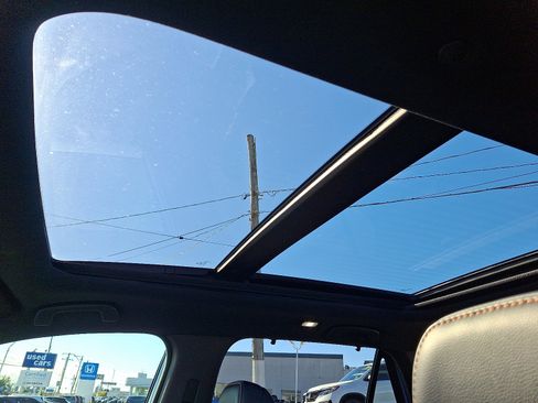 Used 2025 Honda Pilot TrailSport image 17