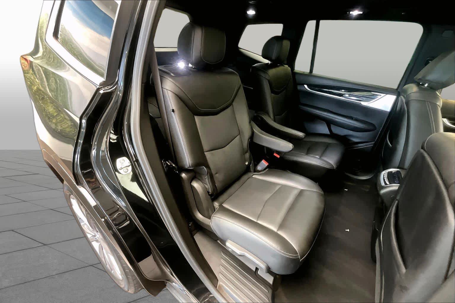 Used 2024 Cadillac XT6 Premium Luxury FWD image 20