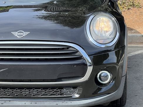 Used 2021 MINI Cooper 4-Door Hardtop image 5