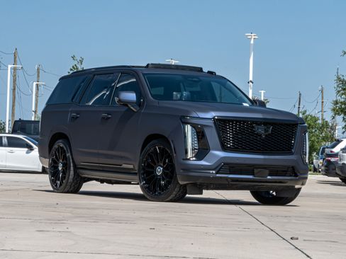 Used 2025 Cadillac Escalade Sport Platinum AWD/4WD image 2