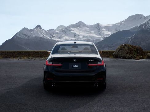 Used 2025 BMW 330i Sedan w/ Premium Package image 35