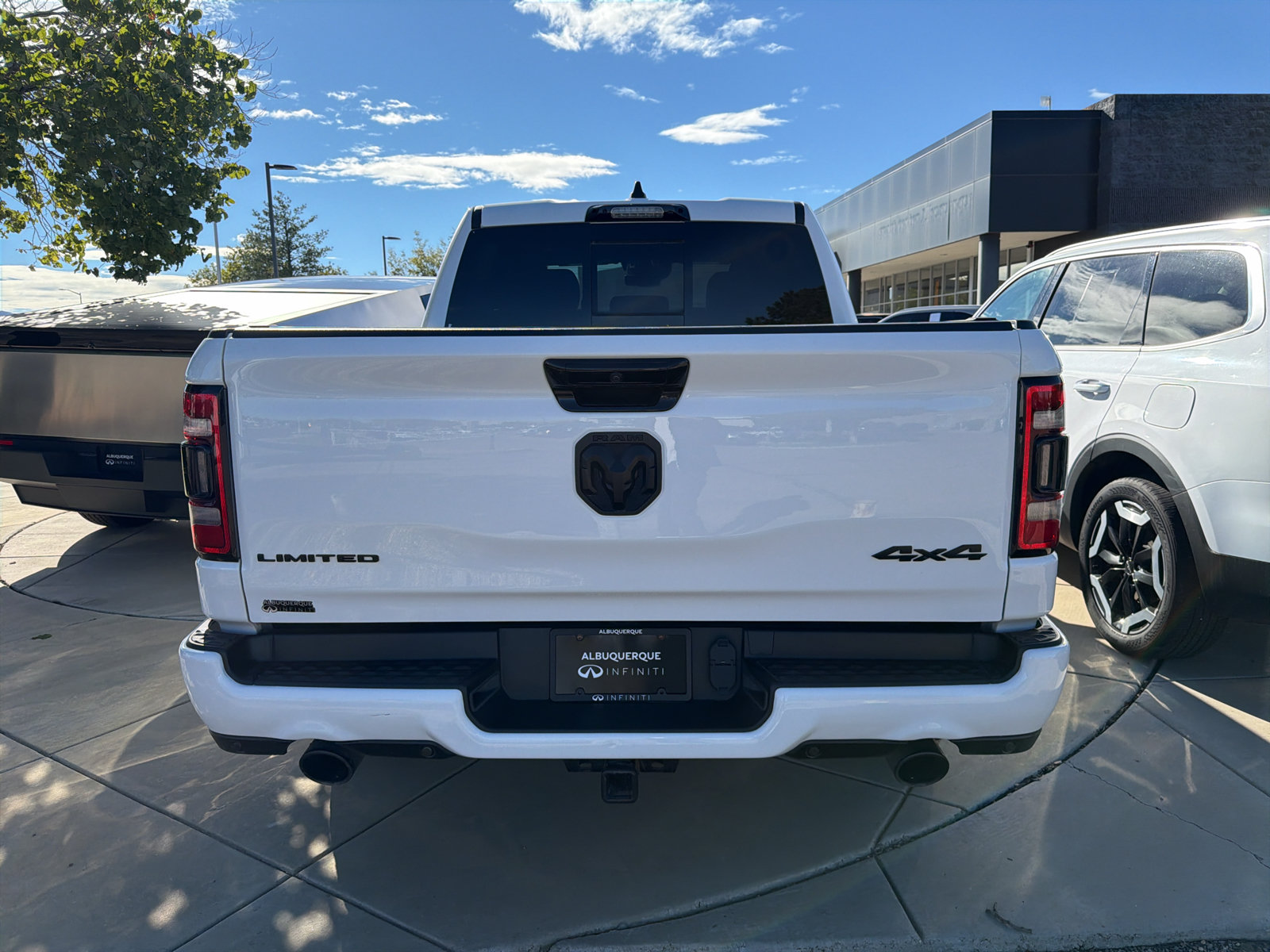 Used 2024 RAM 1500 Limited AWD/4WD image 5