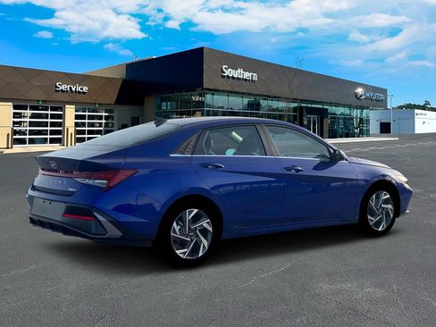 New 2026 Hyundai Elantra Limited image 9