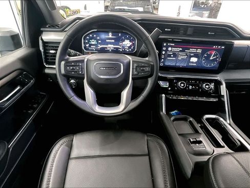 Used 2024 GMC Sierra 3500 Denali AWD/4WD image 17