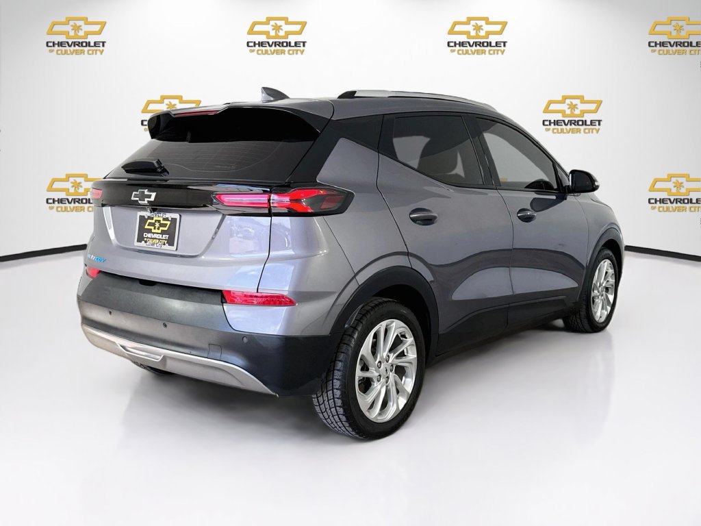 Used 2022 Chevrolet Bolt EUV LT w/ Comfort Package FWD image 8