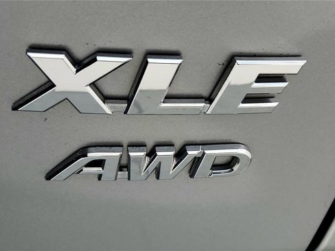 Used 2020 Toyota RAV4 XLE w/ Convenience Package image 14