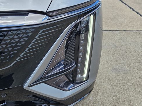 Used 2024 Cadillac Lyriq Sport RWD image 12