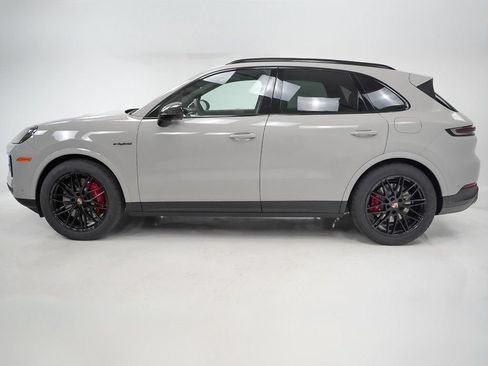 Used 2026 Porsche Cayenne S AWD/4WD image 2