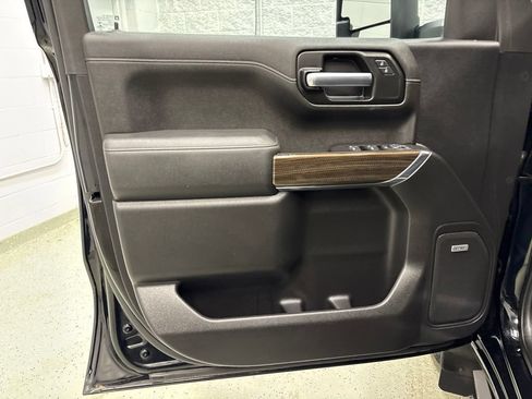 Used 2020 Chevrolet Silverado 1500 LT Trail Boss AWD/4WD image 16