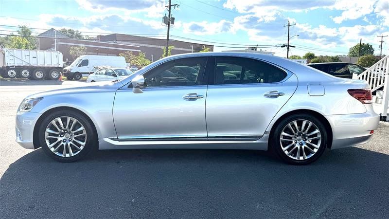 Used 2013 Lexus LS 460 w/ Comfort Pkg RWD image 3