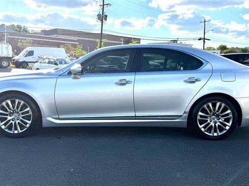 Used 2013 Lexus LS 460 w/ Comfort Pkg RWD image 3