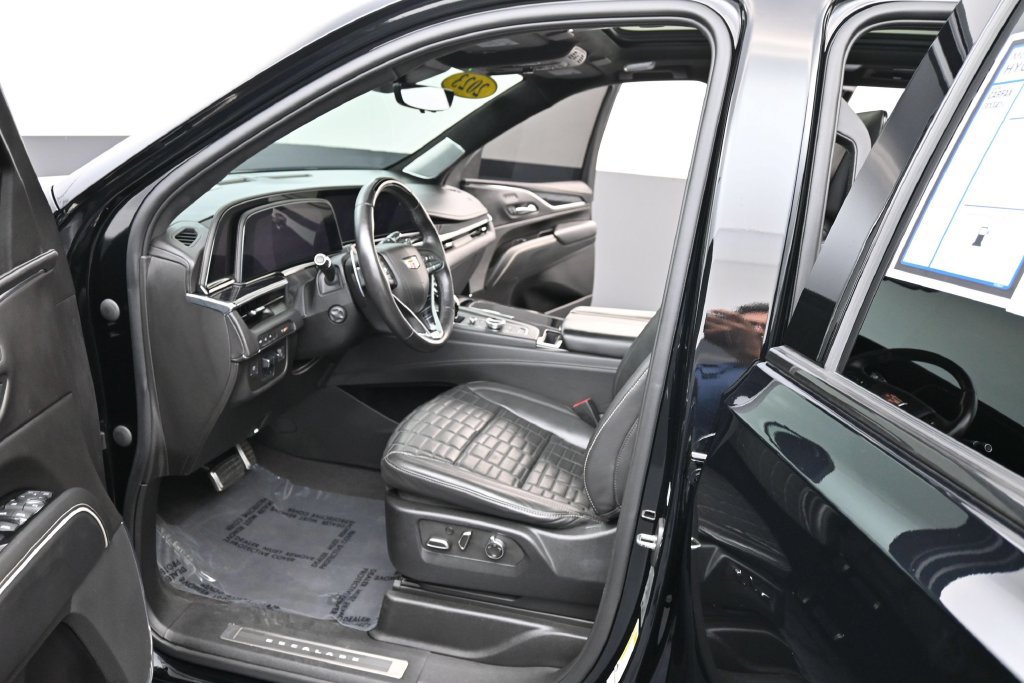 Used 2023 Cadillac Escalade V w/ LPO, ONYX Package AWD/4WD image 13