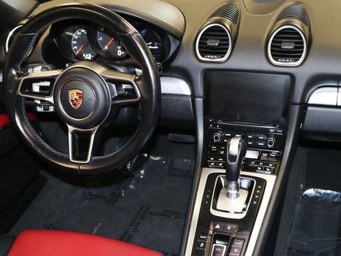 Used 2018 Porsche 718 Boxster RWD image 30