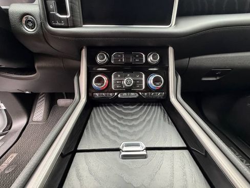 Used 2022 GMC Yukon Denali AWD/4WD image 12