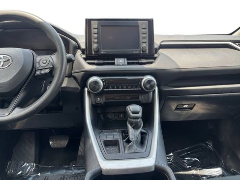 Used 2022 Toyota RAV4 LE FWD image 11