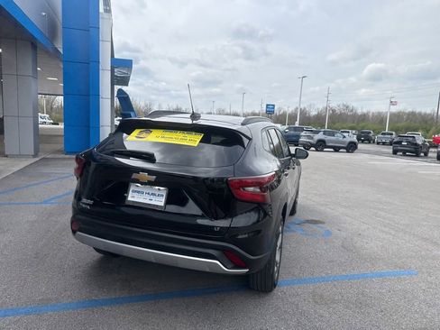 Used 2025 Chevrolet Trax LT w/ LT Convenience Package image 19