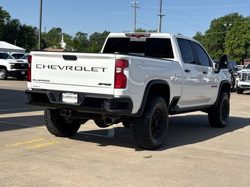 Used 2024 Chevrolet Silverado 2500 ZR2 w/ Technology Package AWD/4WD image 3