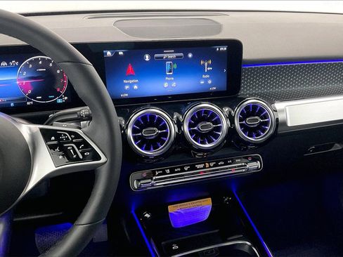 New 2025 Mercedes-Benz GLB 250 4MATIC image 6