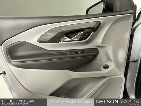 Used 2023 GMC Terrain SLE w/ Driver Convenience Package image 19