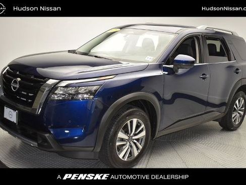 Certified 2025 Nissan Pathfinder SL AWD/4WD image 1