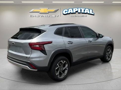 Used 2025 Chevrolet Trax LT w/ Driver Confidence Package FWD image 5