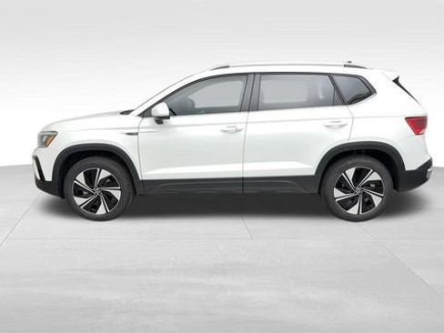 Certified 2024 Volkswagen Taos SE AWD/4WD image 6
